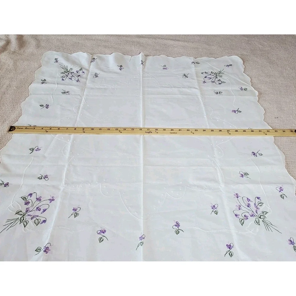 vtg cotton square tablecloth 32x33‎ Scalloped Rim Hand Floral Embroidery